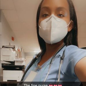 Meet your Posher, Danielle